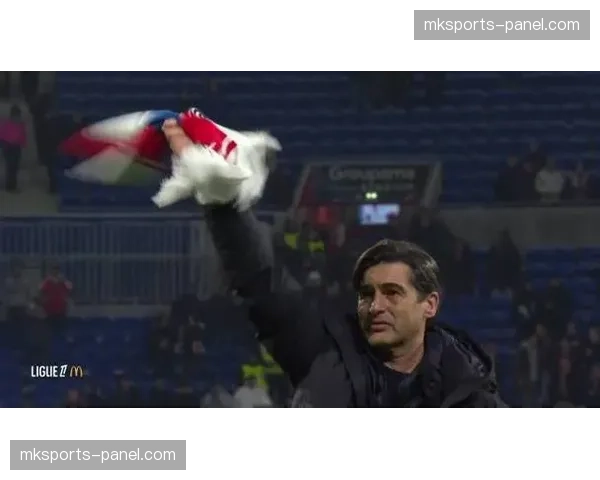 托利索赛后谈里昂13连胜：球队保持冷静谦逊，更衣室无人自以为是