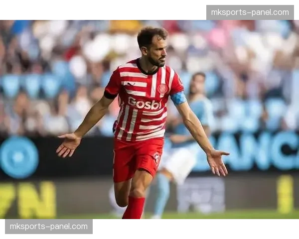 赫罗纳3-0完胜加的斯，继续领跑积分榜