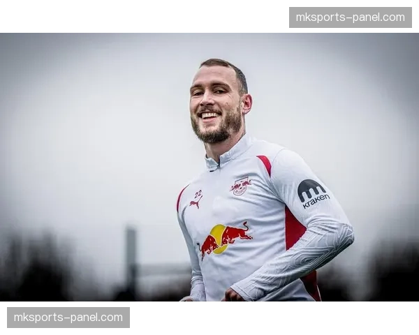 哈维-西蒙斯一传一射，莱比锡客场全取三分