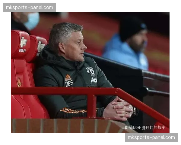 通讯：一场平局后的更衣室，格拉纳达主帅用数据板展示压迫失败的时刻